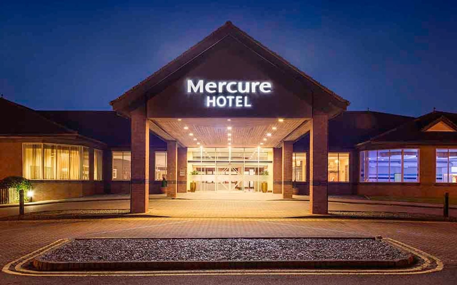 New Year Party Popper Mercure Daventry